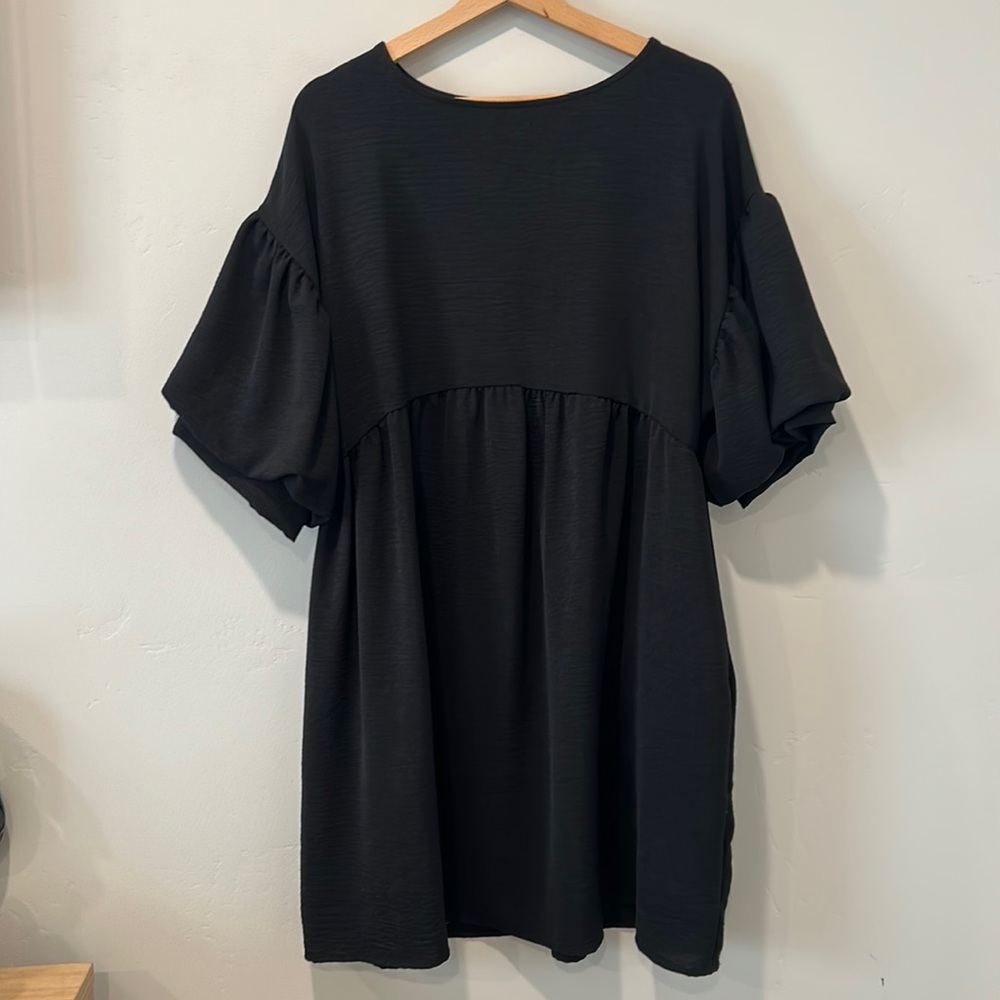 Arula Leah dress in black